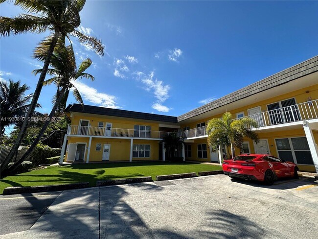 Building Photo - 2822 Van Buren St