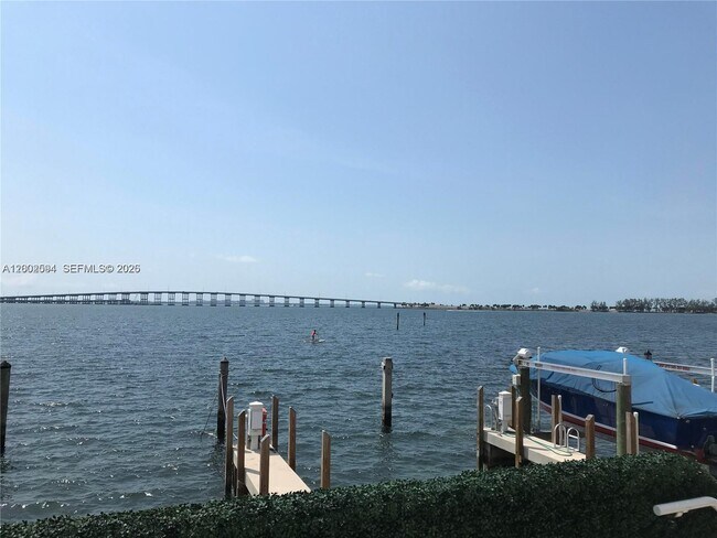 Building Photo - 200 SE 15th Rd