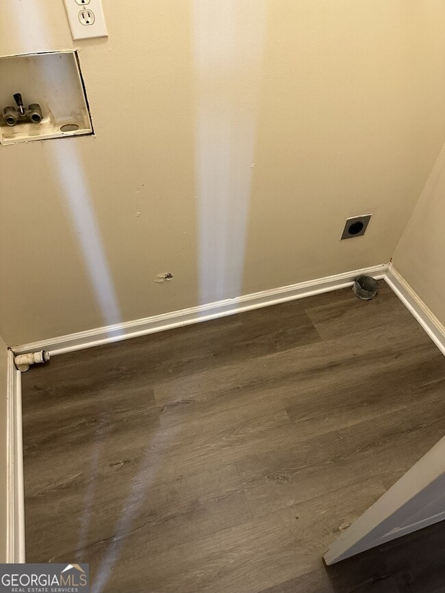 Building Photo - 515 Edgewater Way