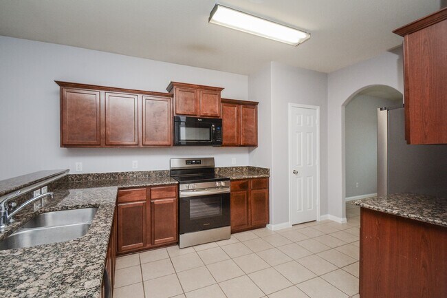 Building Photo - 30915 W Lost Creek Blvd