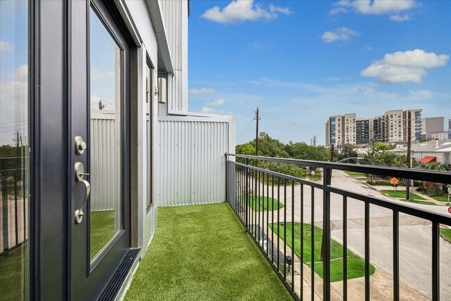 Building Photo - 2510 Genesee St