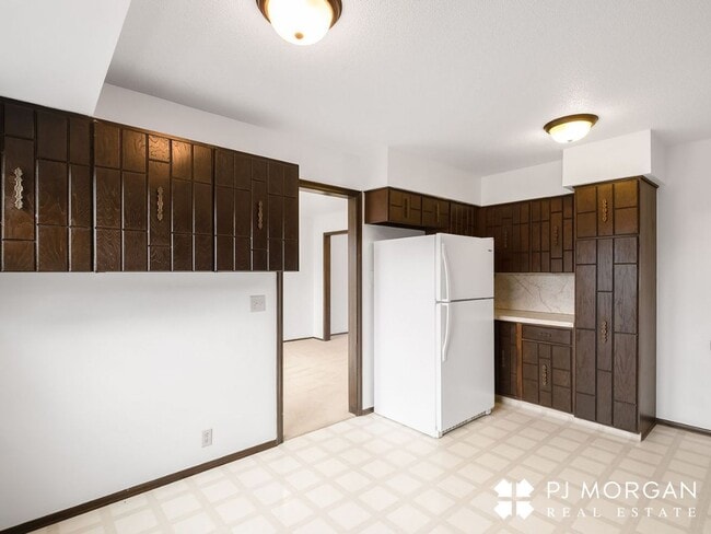 Building Photo - 3 Bed 3 Bath Duplex - Available now