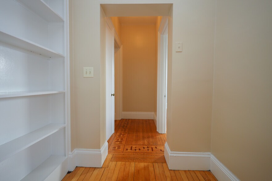 Building Photo - 465 Park Dr