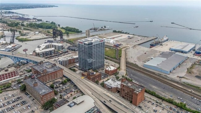 Building Photo - 1133 W 9th St