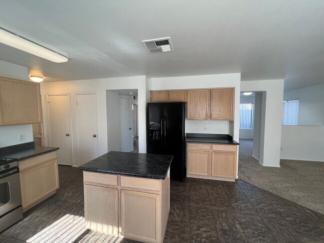 Building Photo - Spacious 4 Bed/3 Bath w/Loft in Great Glendale Location