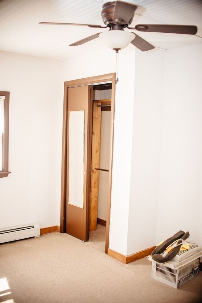 Building Photo - 3 Bedroom, 2 Bath Rown Home, 1st Floor Features 1 Bed and 1 Bath