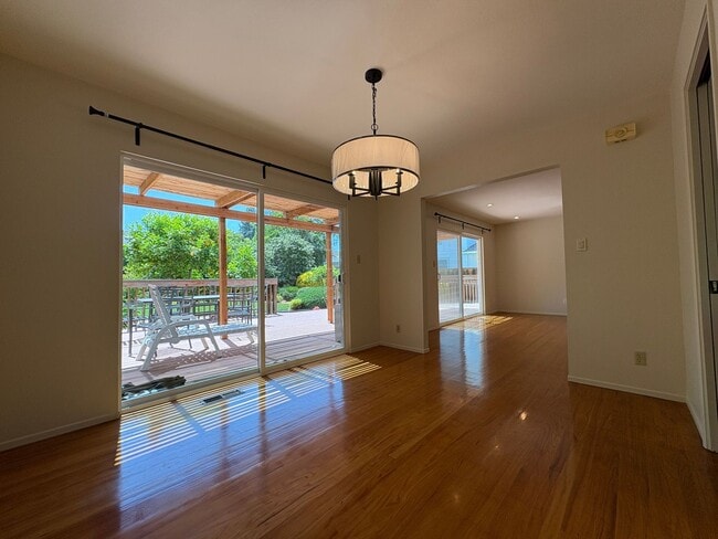 Building Photo - Charming Palo Alto Home with Beautiful Lan...