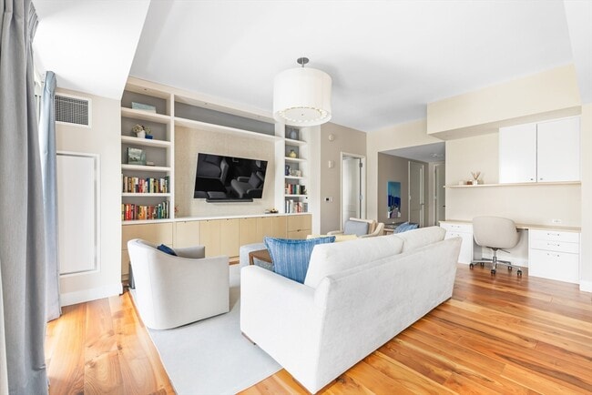 Building Photo - 300 Pier 4 Blvd.