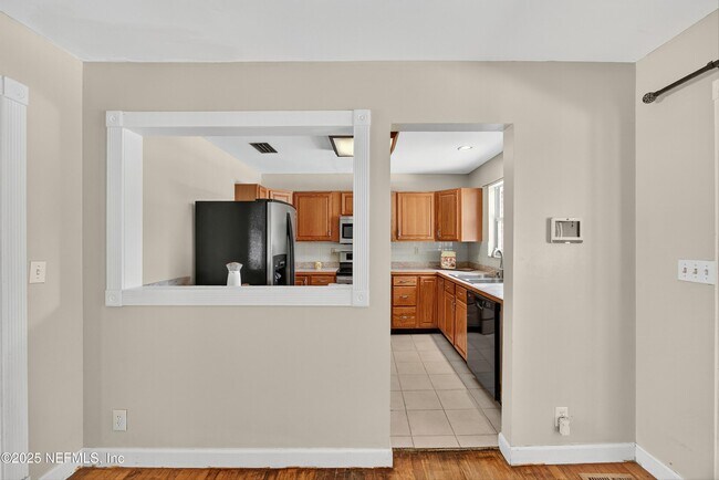 Building Photo - 3424 Cesery Blvd