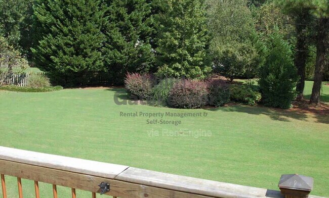 Building Photo - 115 Hidden Lake Dr