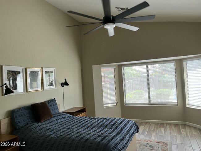 Building Photo - 1181 W Goldfinch Way