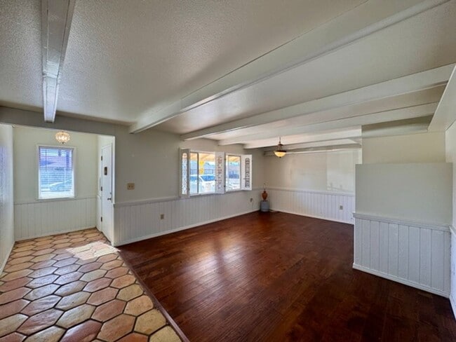 Building Photo - 55+ 2 bedroom 2 bathroom Sun City home for LEASE!