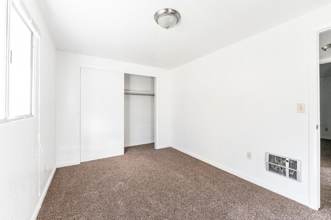 Building Photo - 180 E 100 N