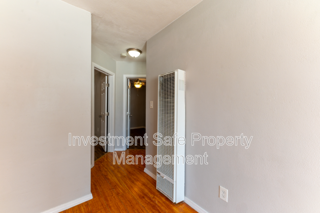 Building Photo - 821 39th St