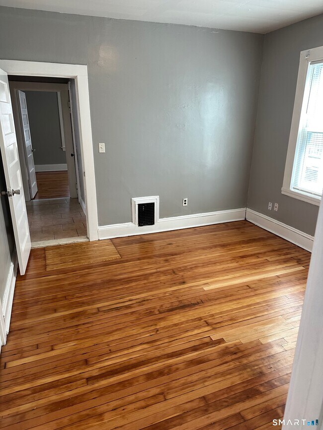 Building Photo - 448 Hillside Ave