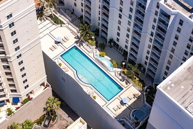 Building Photo - 255 Evernia St