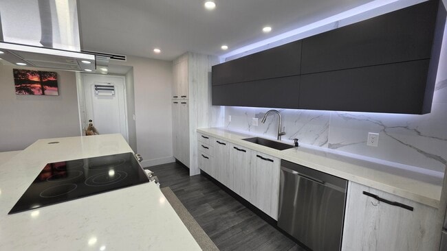 Building Photo - 936 Intracoastal Dr