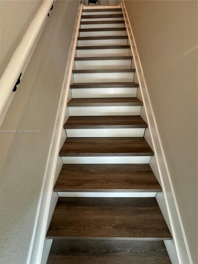 Building Photo - 1009 NW 4th Ter