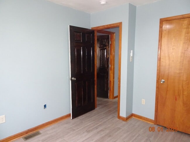 Building Photo - 3 Bedroom, 1.5 Bath Duplex in Hampton for ...