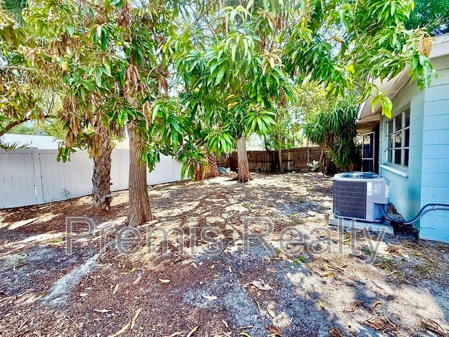 Building Photo - 990 62nd Terrace S
