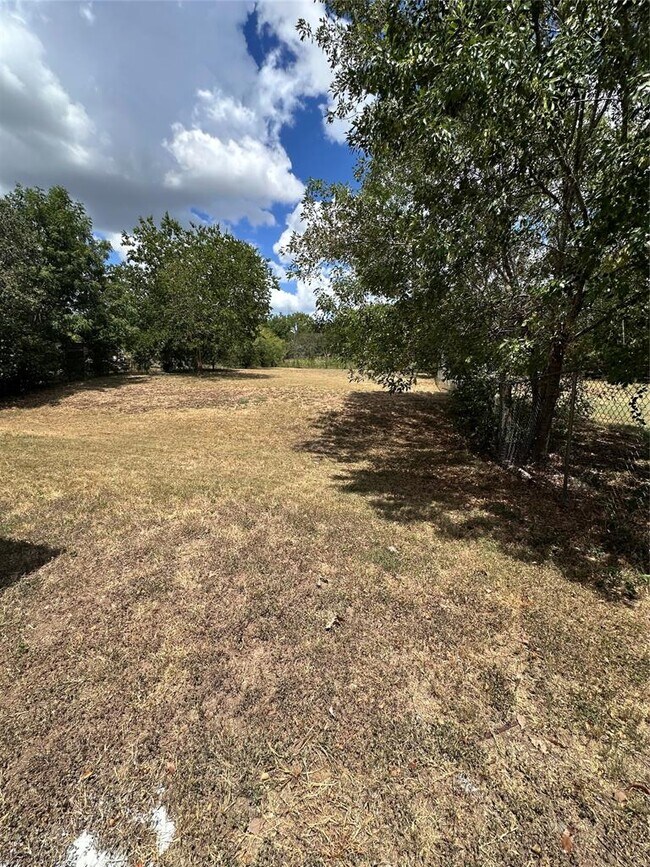 Building Photo - 4500 Silverstone Dr