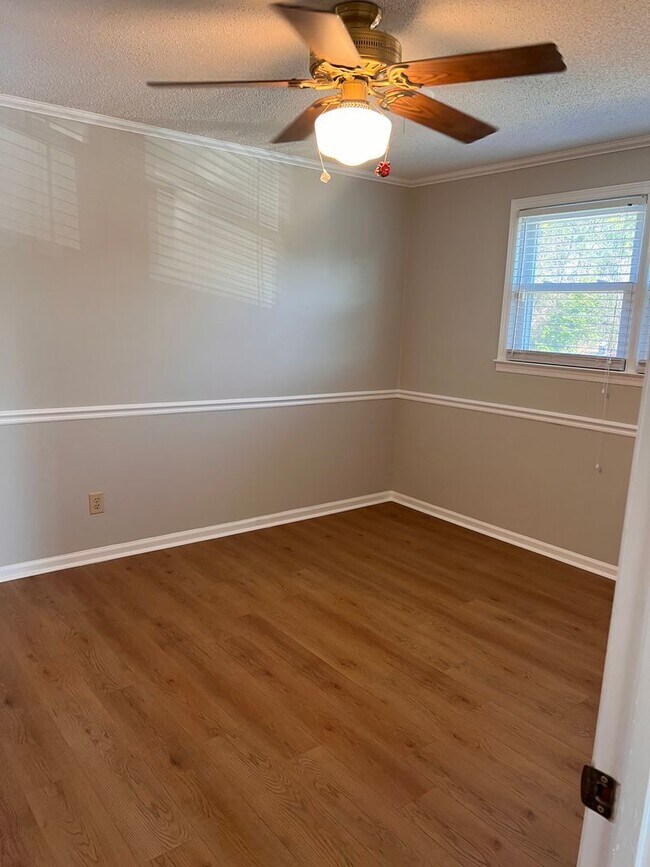 Building Photo - Adorable Ranch in Evans close to all schools