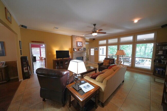 Building Photo - Gorgeous Home in the Coveted Greenshire Subdivision - Realtor Commission: $400