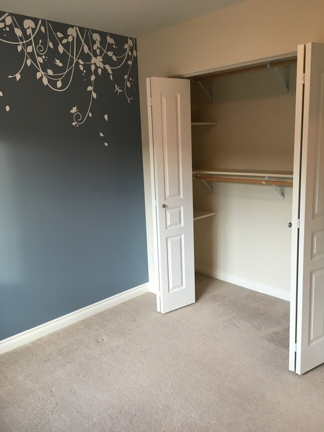 Building Photo - NEW CARPET THROUGHOUT| 2-Bedroom Townhome with Garage