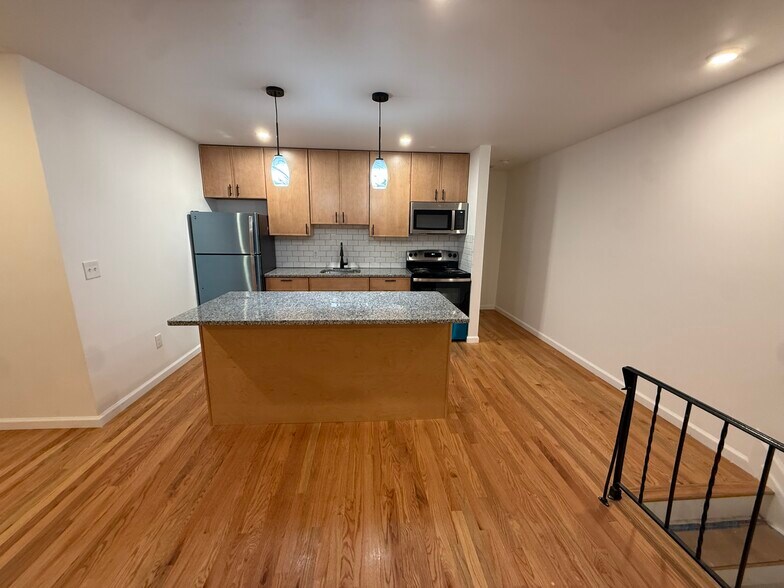 Building Photo - 350 S Wood Ave