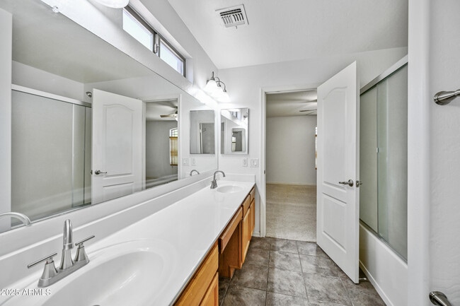Building Photo - 12925 W Fleetwood Ln