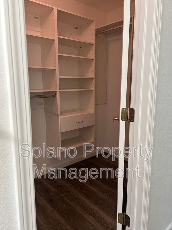 Building Photo - 542 Fiesta Ct