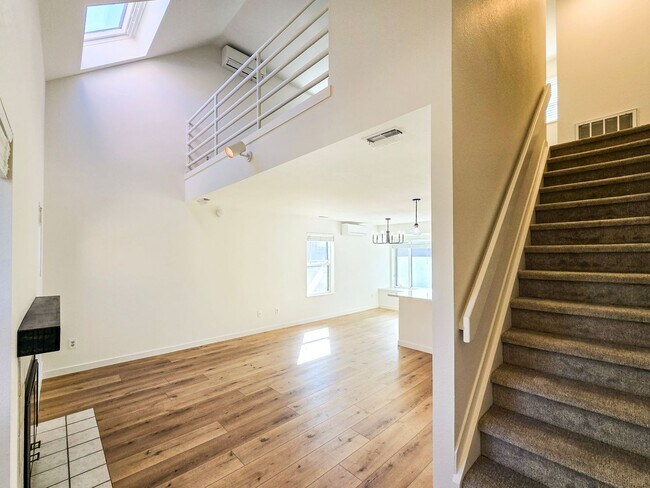 Building Photo - Bright 1-bedroom loft in the heart of Boulder- Available Now