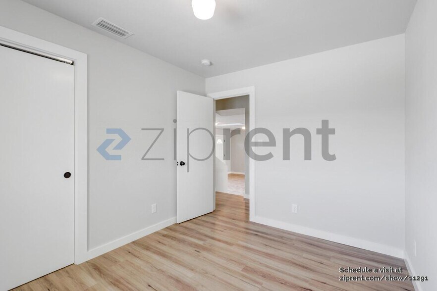 Building Photo - 3937 La Cresenta Rd