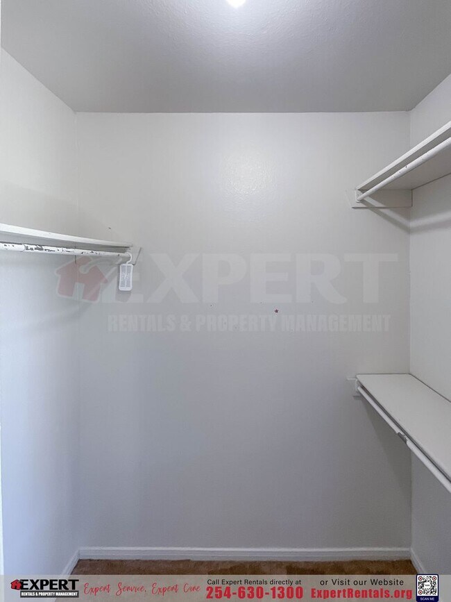 Building Photo - 3-Bedroom Home Near Lions Gate Park