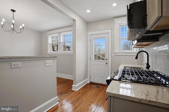 Building Photo - 220 N Orange St