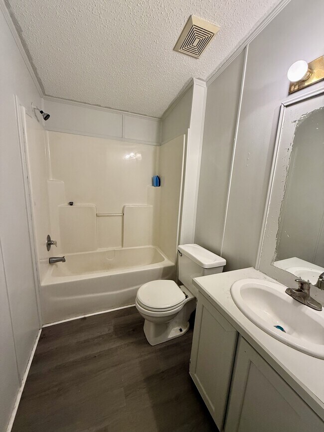 Building Photo - 158 Fieldstone Dr