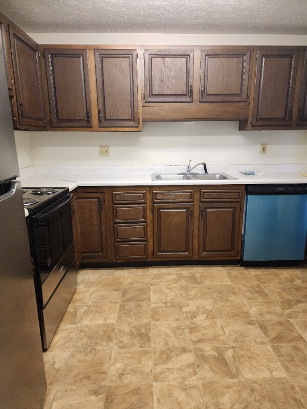 Building Photo - 201 Rose Ln St SE