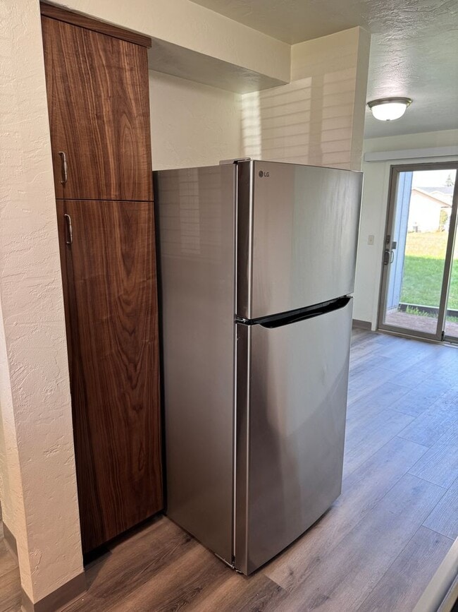 Building Photo - Updated 2 bedroom 1.5 bathroom duplex!  $200.00 MOVE-IN SPECIAL