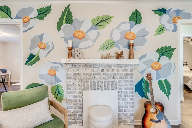 Building Photo - Evora