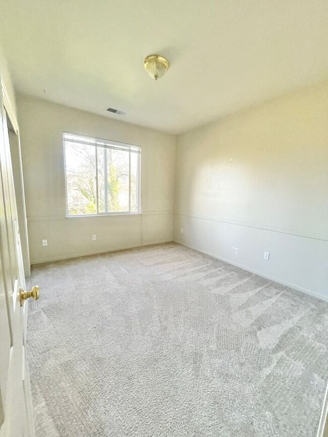 Building Photo - Great 2 bed, 2 bath, 2-story end-unit Condo in Rincon Valley!