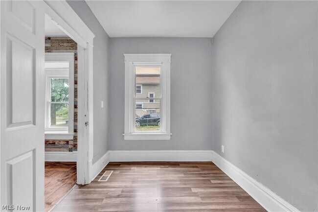 Building Photo - 1174 La Croix Ave