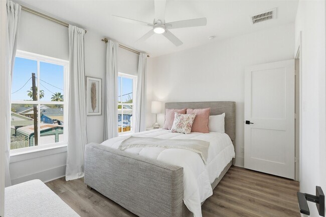 Building Photo - 4712 Avenue Q