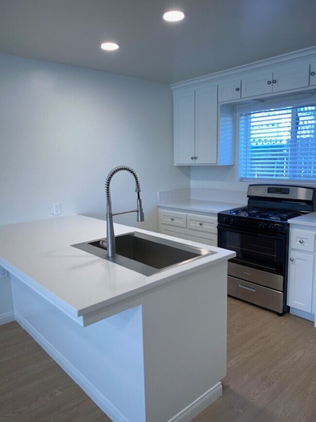 Building Photo - 611 Ann Arbor Dr