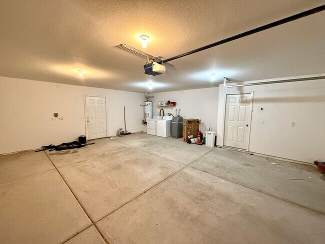 Building Photo - Charming 3-Bedroom Home Near Rotary Park for Rent!