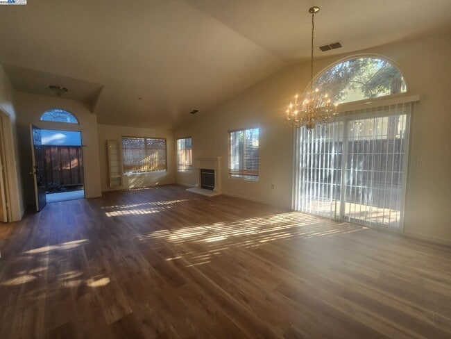 Building Photo - 1536 Corte Reina Common