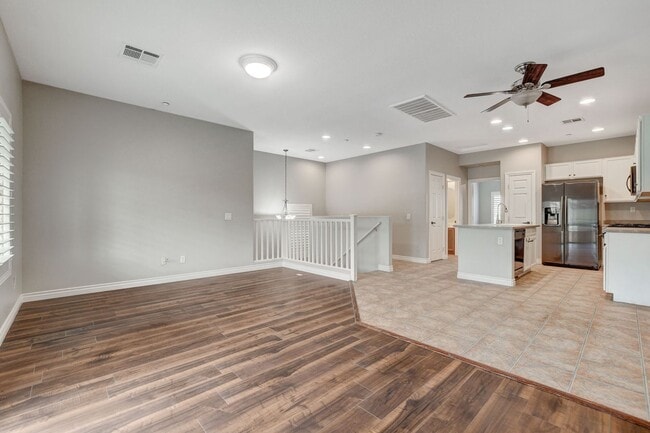 Building Photo - Gorgeous Three Bedroom in the Northwest!