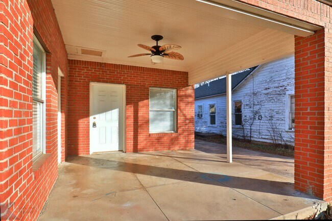 Building Photo - Cottage in the heart of Abilene!