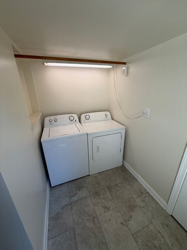 Building Photo - 2 Bedroom with a garage with Large fenced yard!