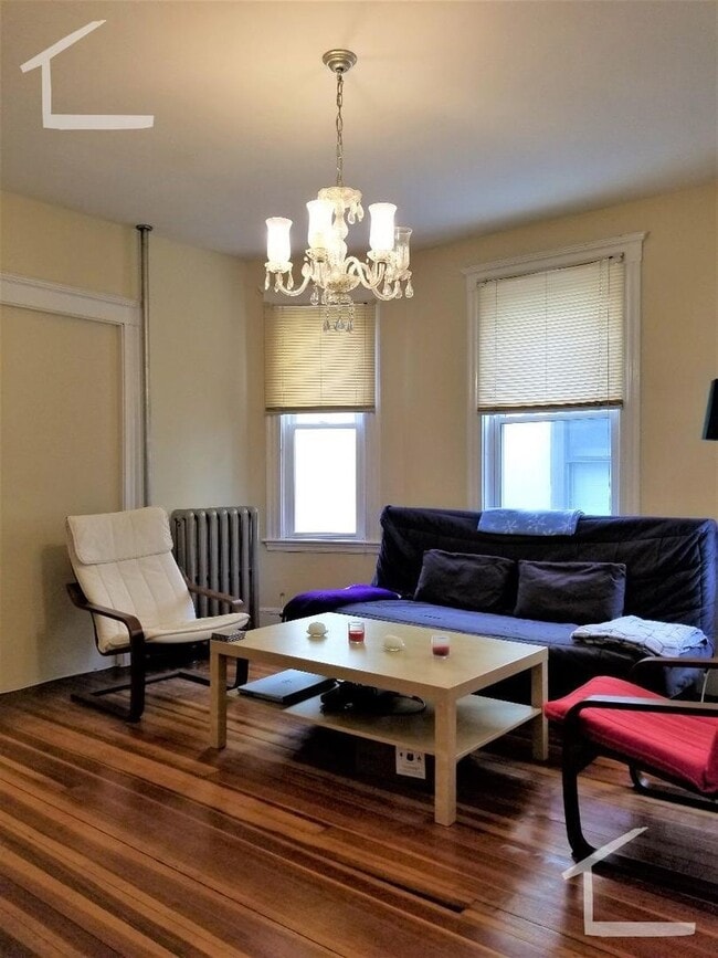 Building Photo - Spacious 3BR Near Coolidge Corner | 1,300 SF | Laundry On-Site | Cats OK | 9/1