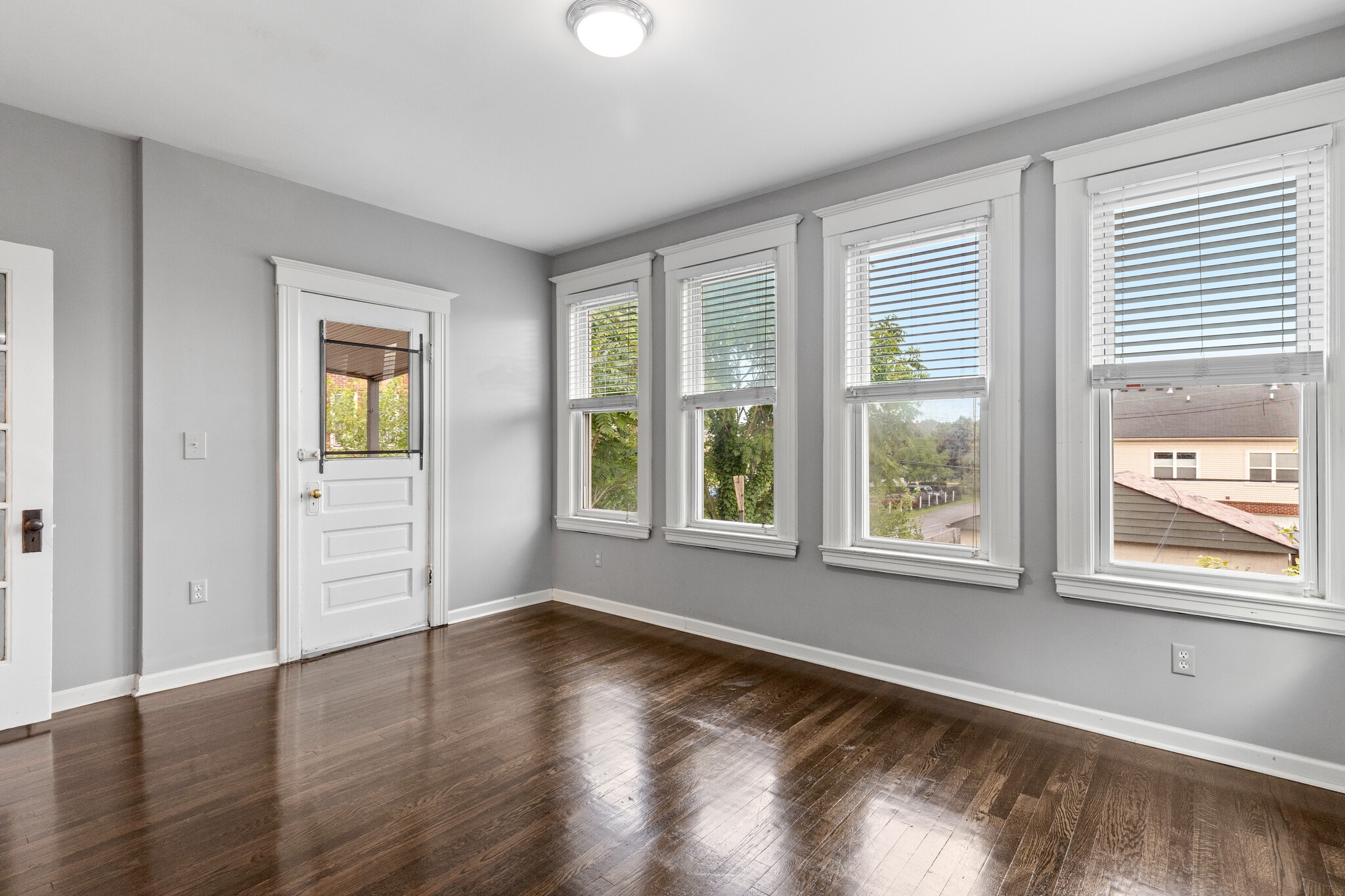 Building Photo - 310 Hendrie St